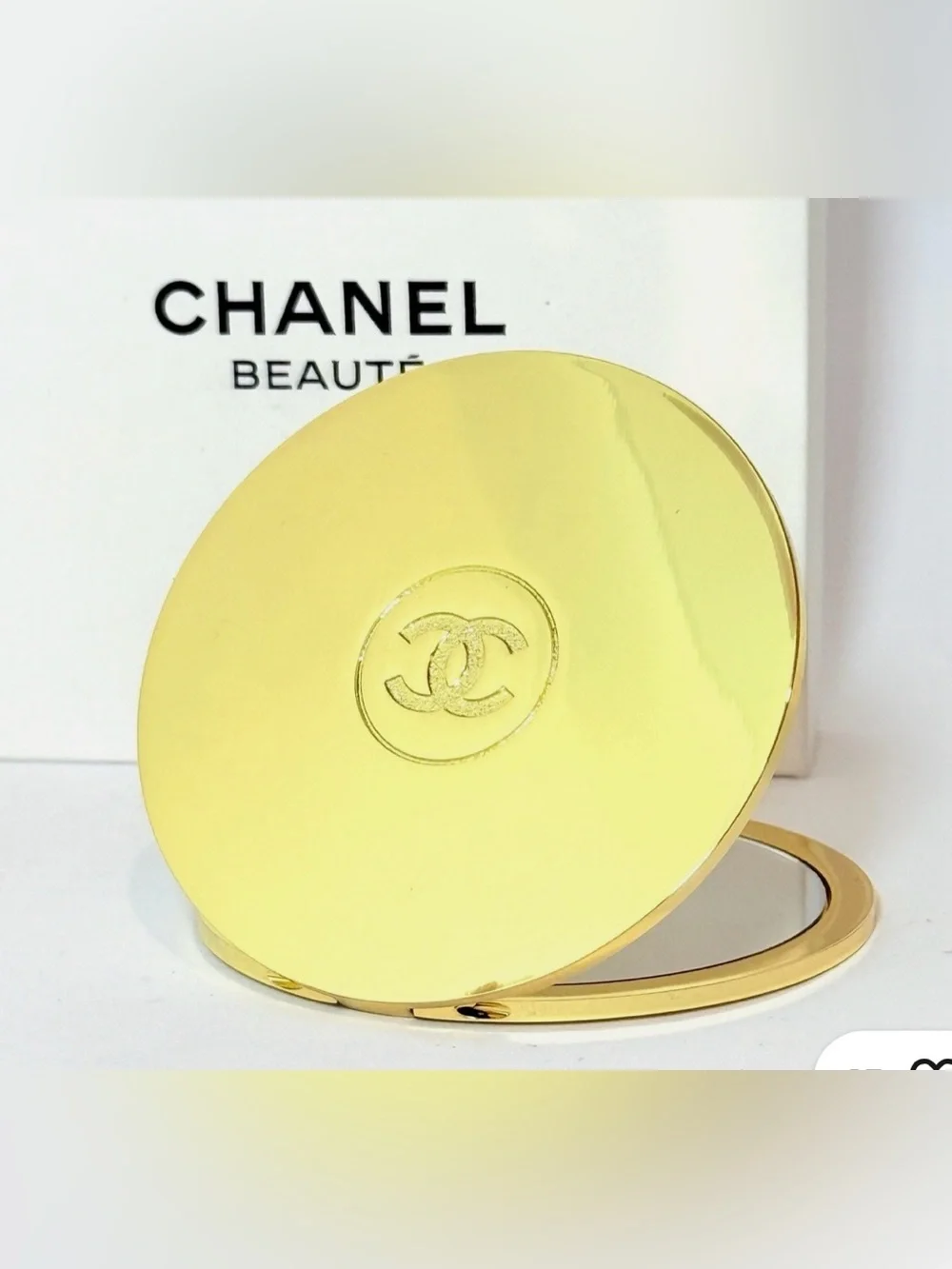 CHANEL Beaute’ Gold Compact Mirror with GWP /Novelty Item NWB